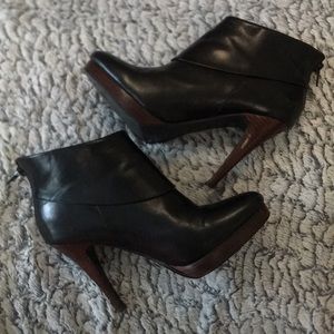 **SOLD** Steve Madden Booties